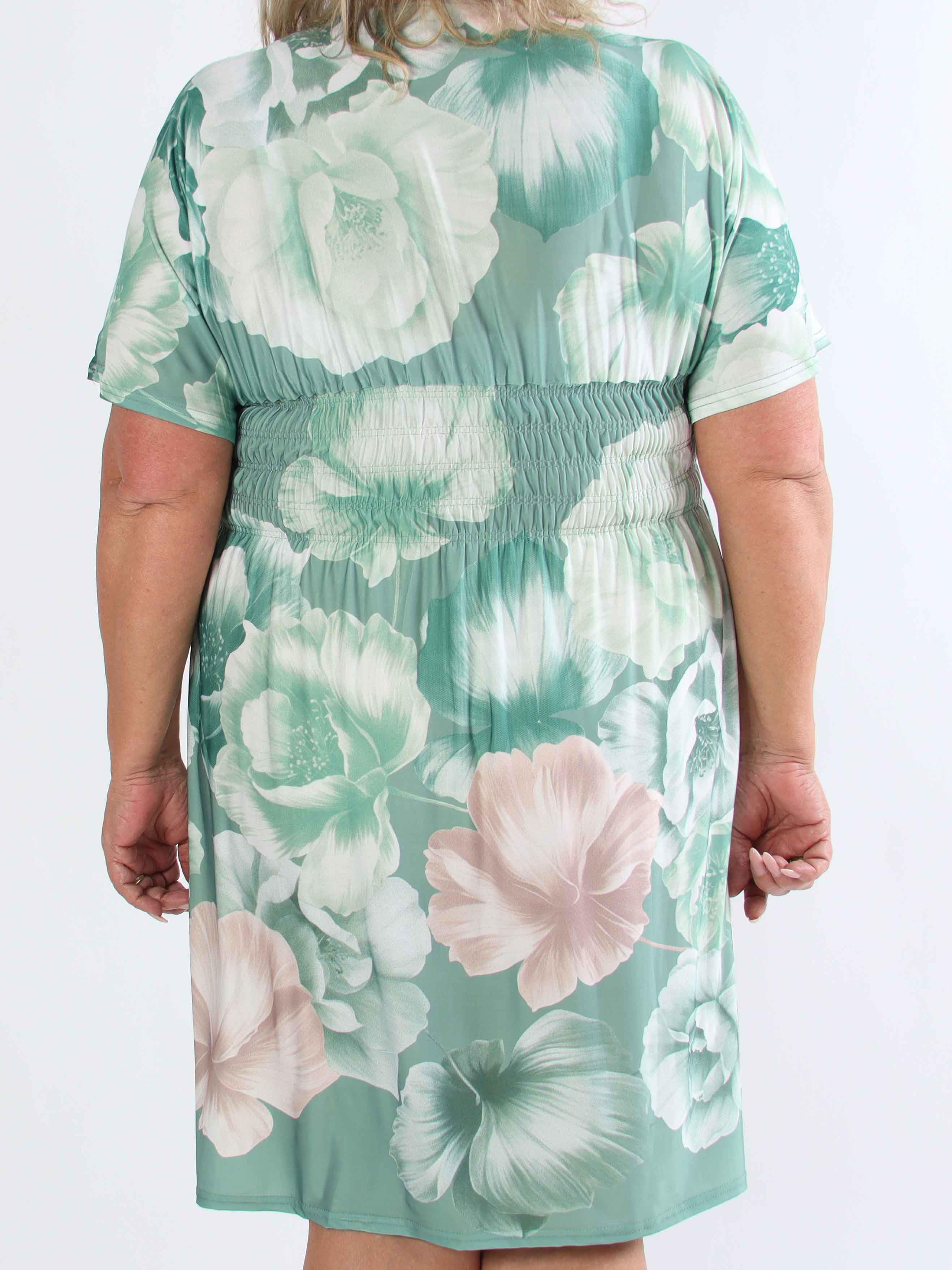Pams Peony Short - Kort elastisk plus size kjole med blomsterprint